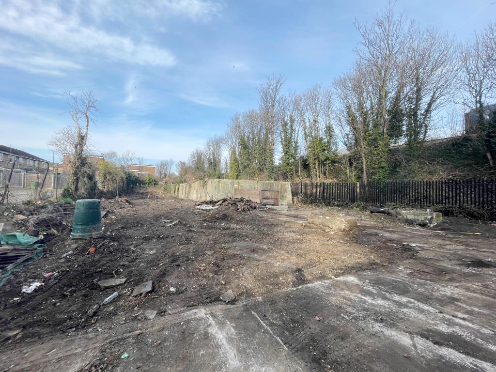 Lot: 35 - FREEHOLD SITE WITH DEVELOPMENT POTENTIAL - Former pumping station with cleared site